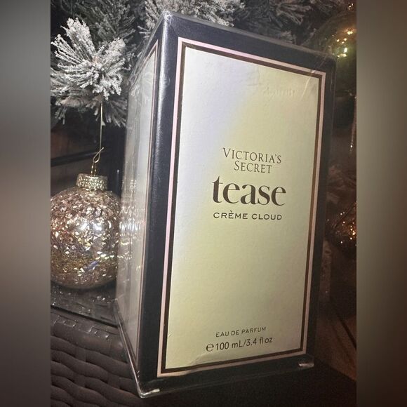 Victoria's Secret Tease Crème
Cloud - A Dream in Every Spritz - Picture 13 of 17